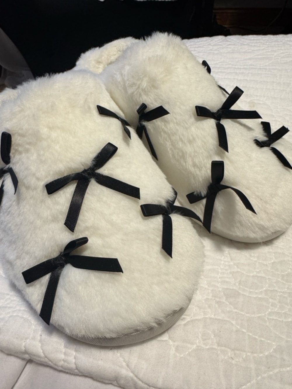 MIA Bow Slipper Size 9 Cozy White Faux Fur Slippers with Black Ribbon Bows